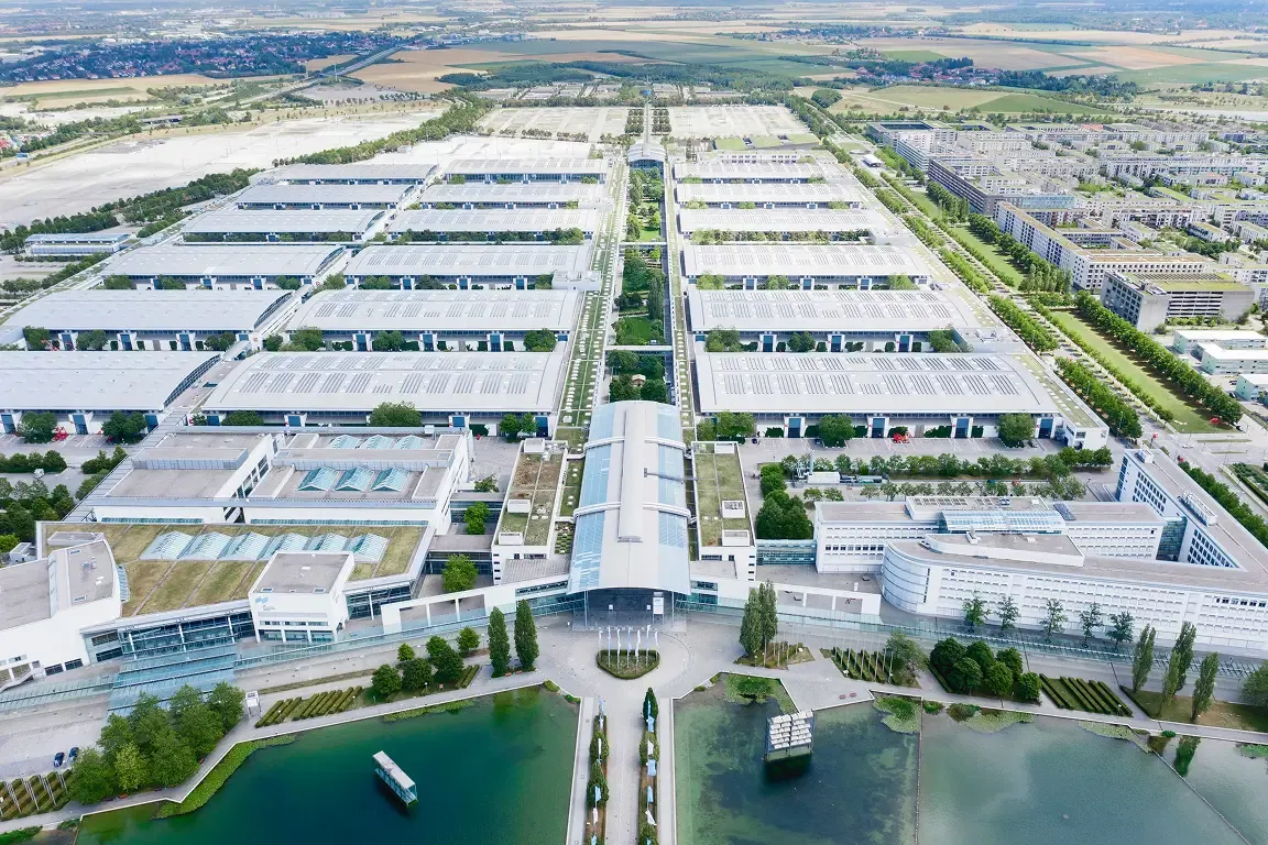 Modern exhibition facilities and infrastructure